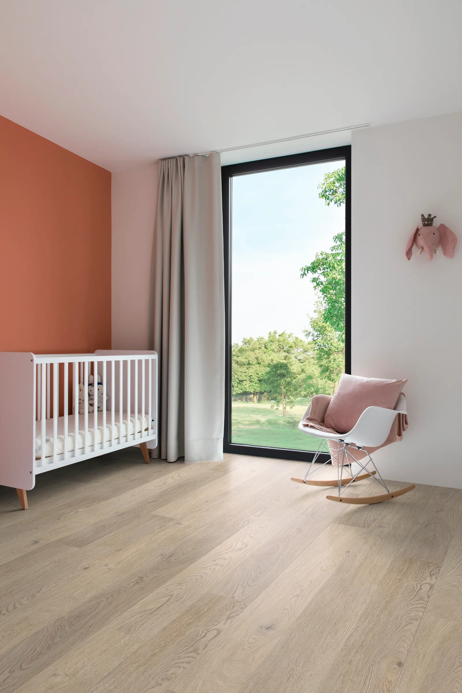 Vinylová podlaha COREtec Flora s realistickou kresbou dreva v interiéri