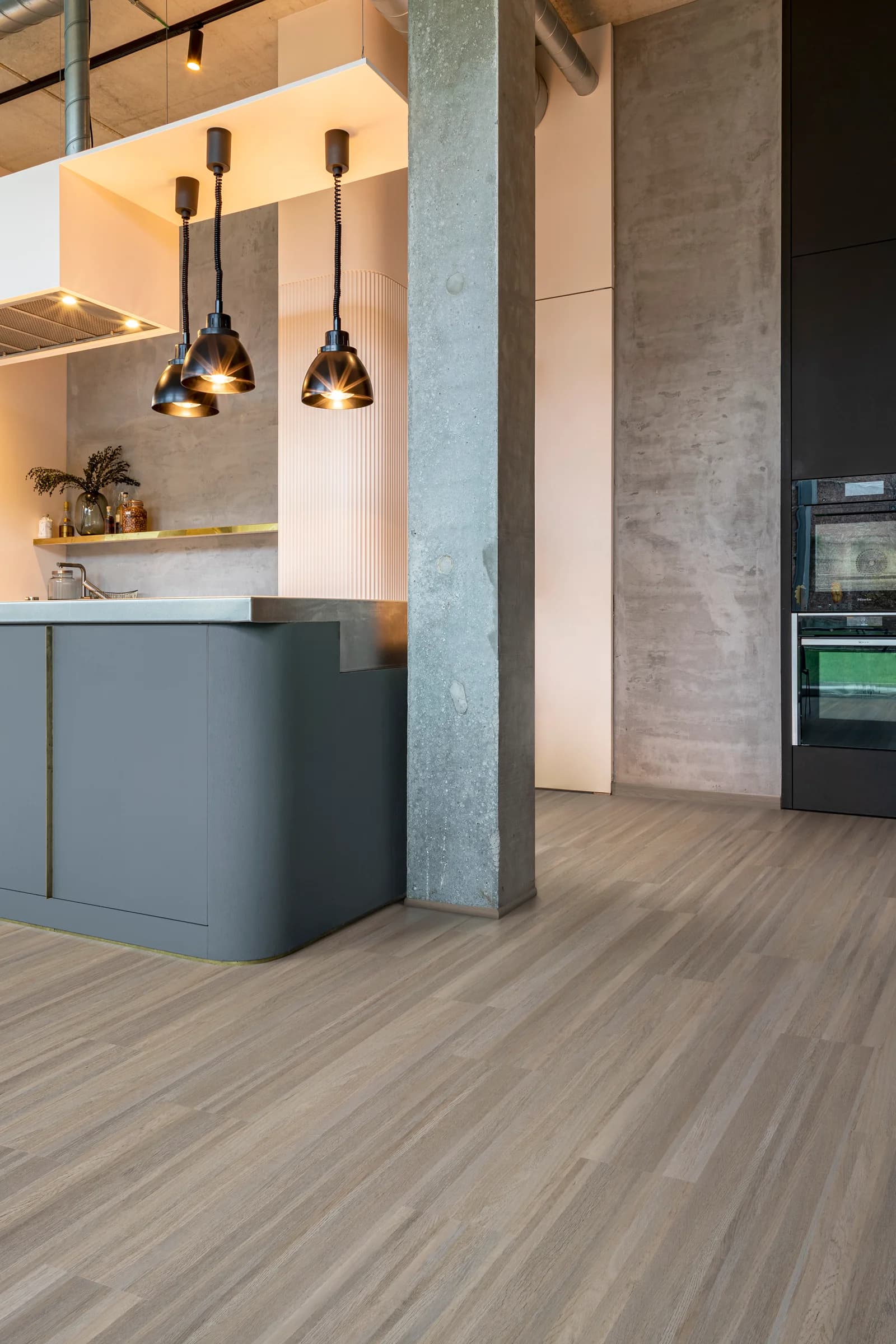 Vinylová podlaha COREtec Industry Oak 94 s odolnou 0,5 mm úžitkovou vrstvou v interiéri
