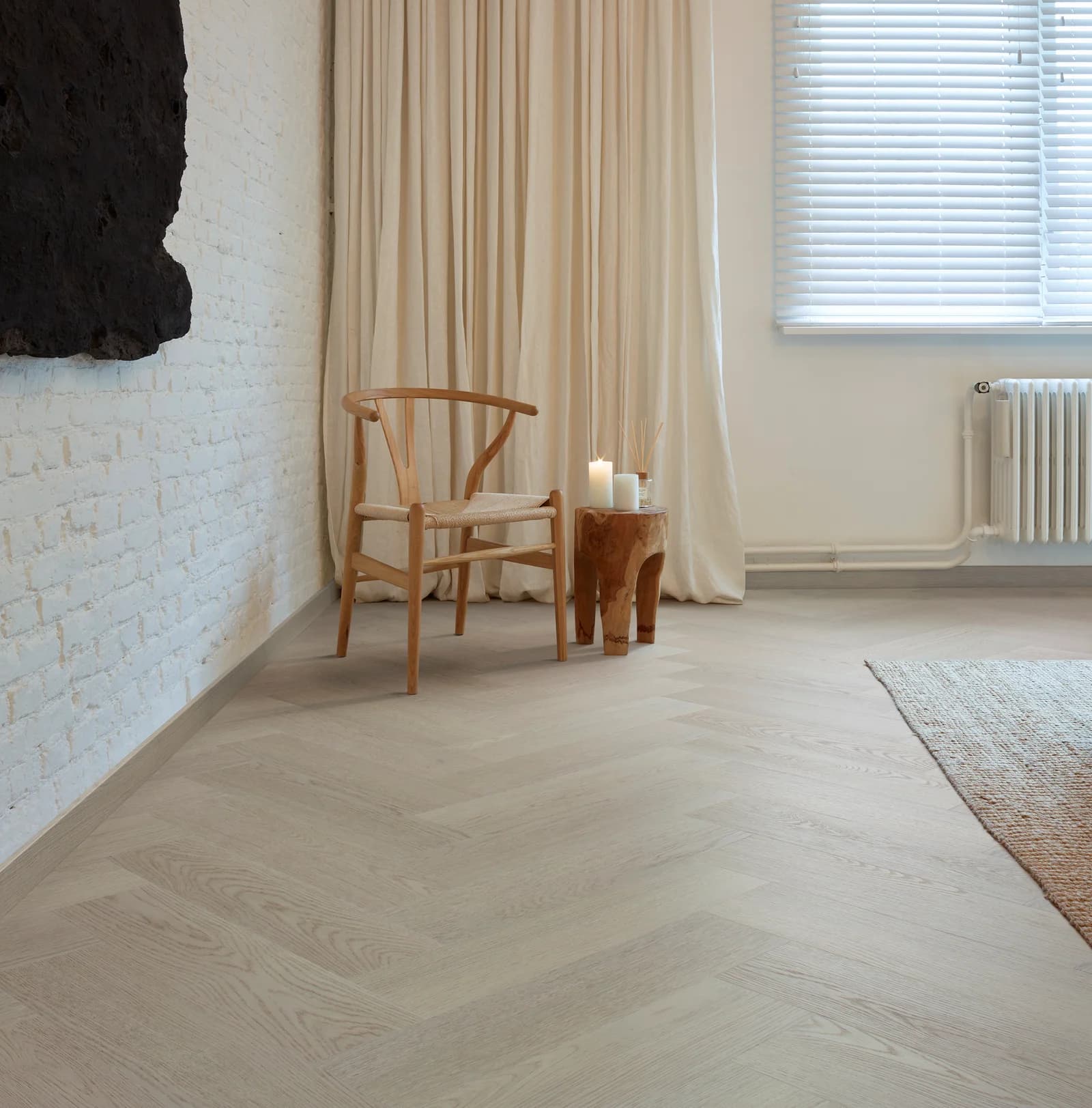Interiér s podlahou Herringbone