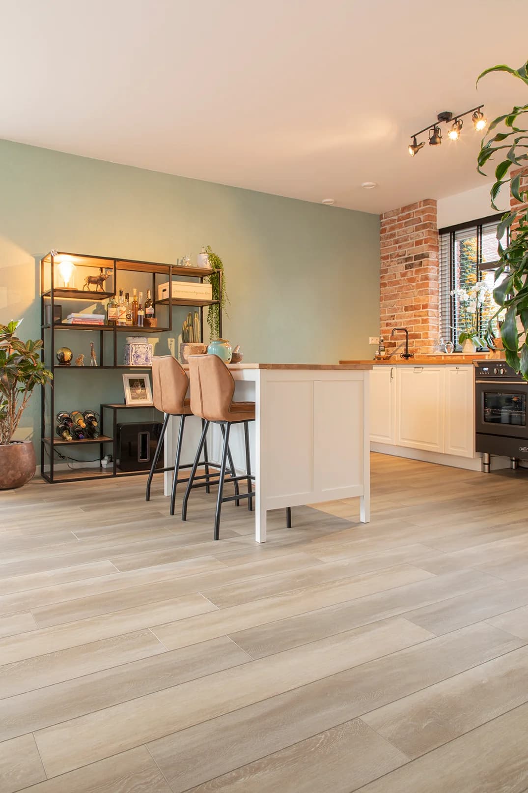 Vinylová podlaha COREtec Leaf s realistickou kresbou dreva v interiéri
