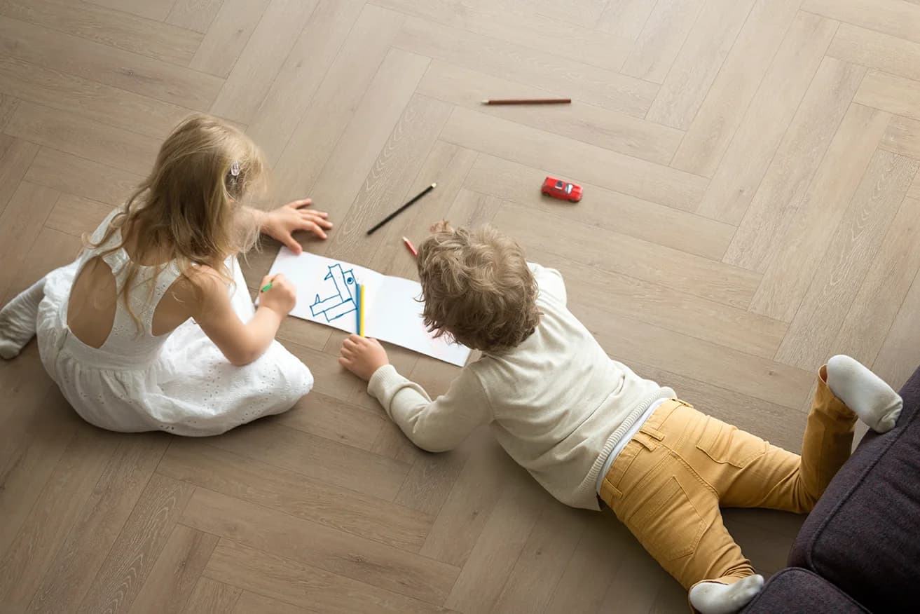 Interiér s podlahou k téme údržba vinylovej podlahy