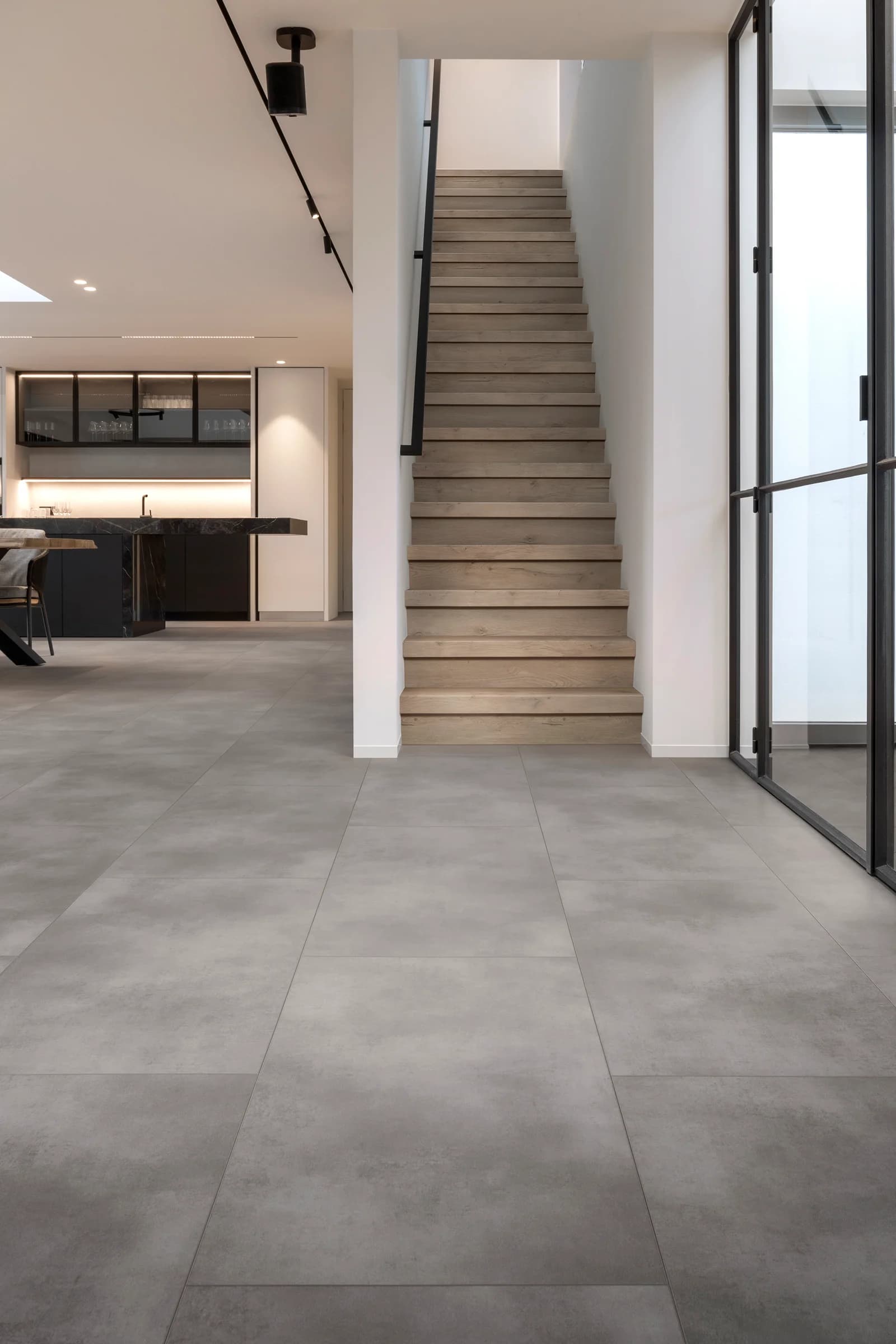 Vinylová podlaha COREtec Matterhorn s realistickou kresbou dreva v interiéri