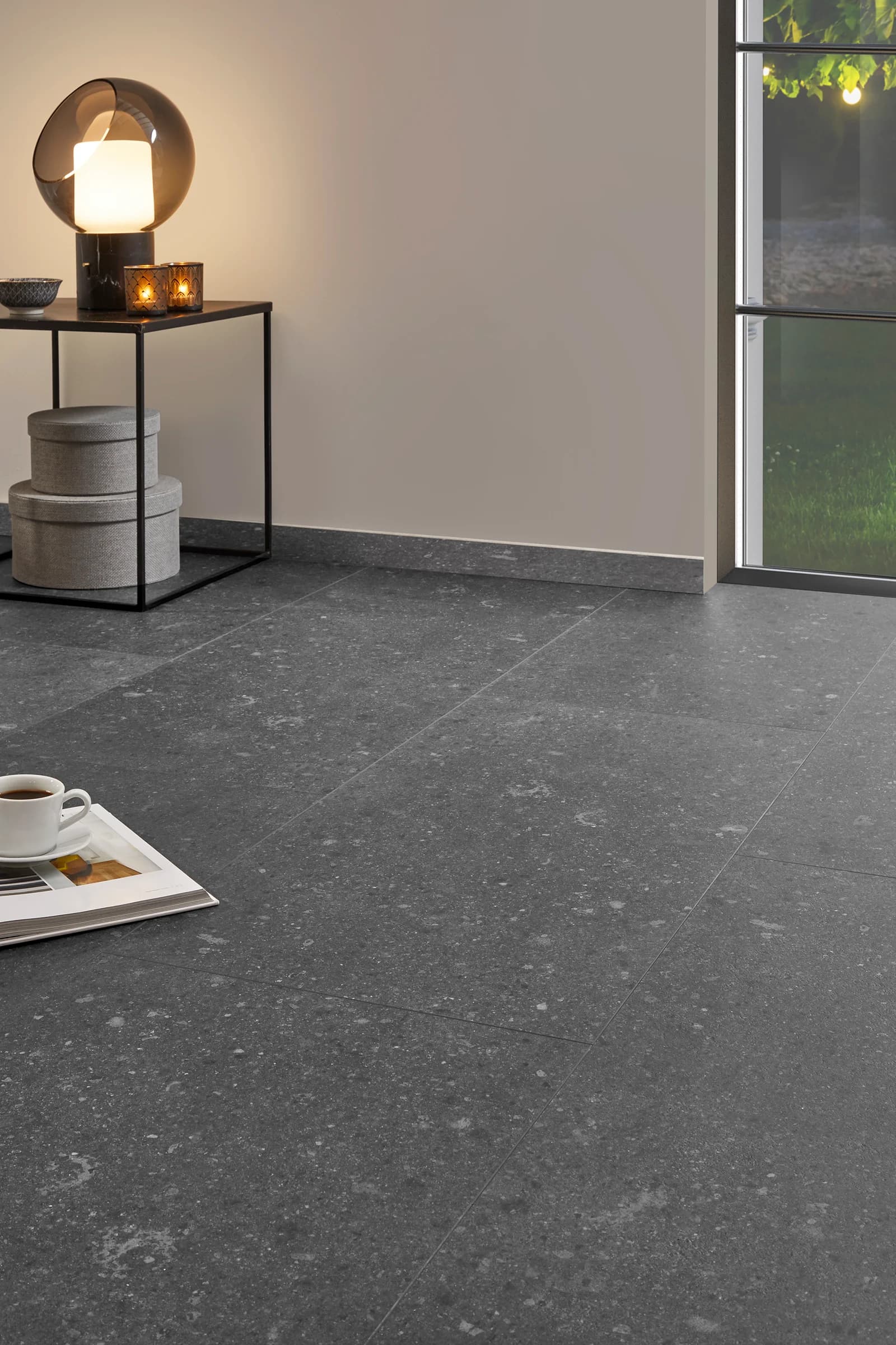 Minerálna vinylová podlaha COREtec EIFEL 1097 B s dekorom prírodného kameňa v interiéri