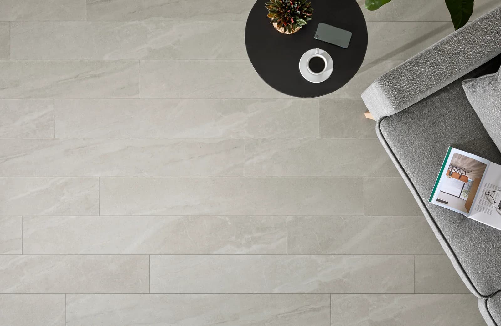 Minerálna vinylová podlaha COREtec KATLA 0471 C s dekorom prírodného kameňa v interiéri