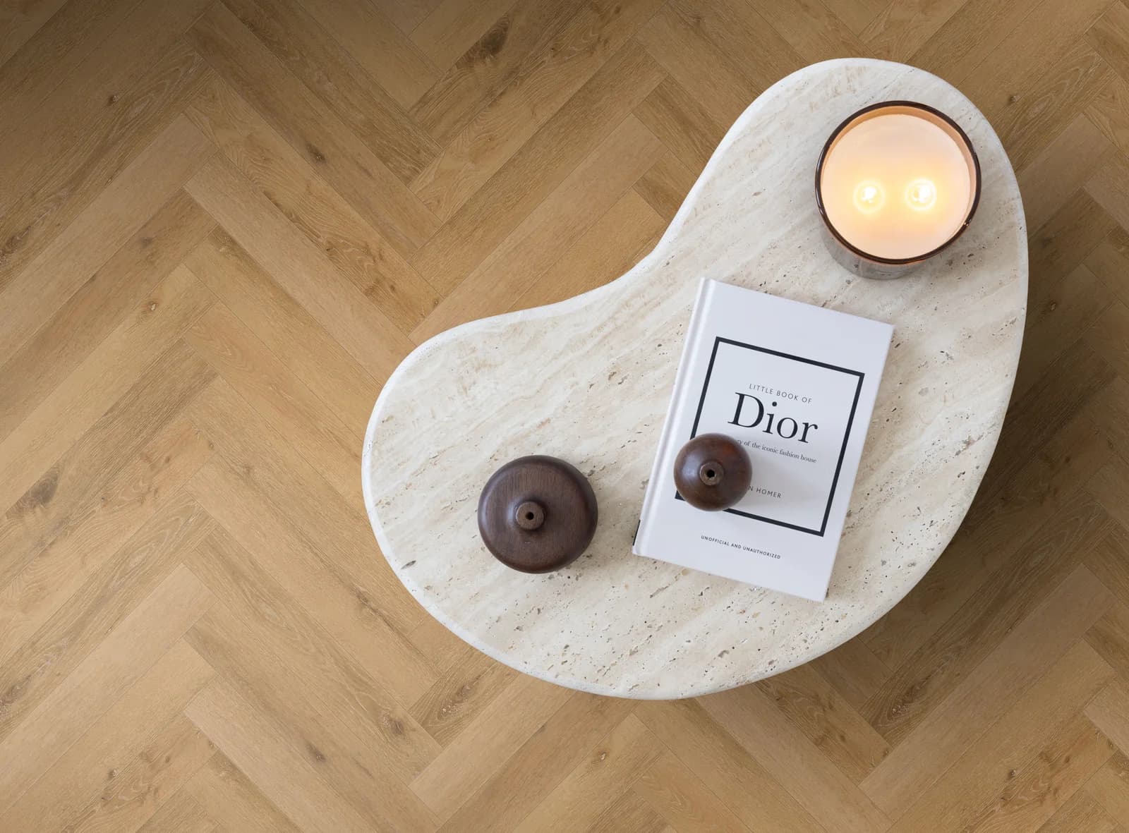 Vinylová podlaha COREtec Regina Herringbone s autentickou kresbou dreva v interiéri