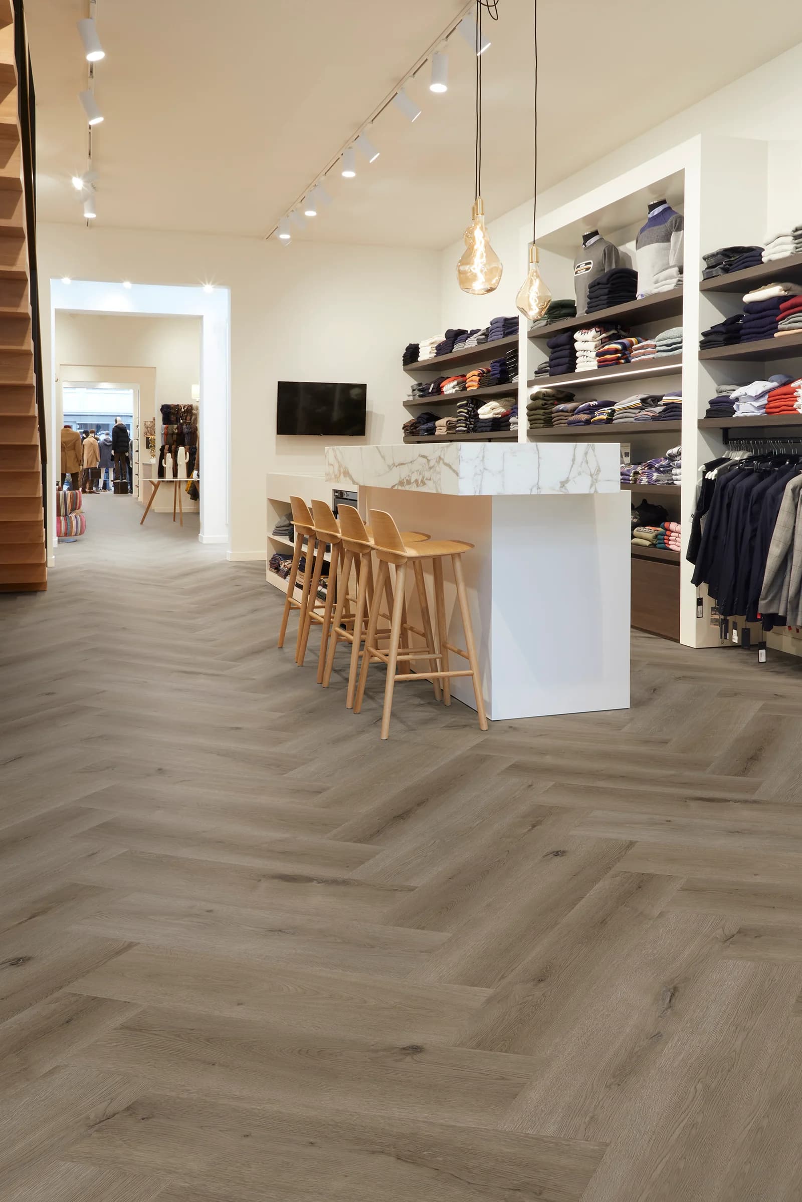 Vinylová podlaha COREtec Texas H86 Herringbone v interiéri