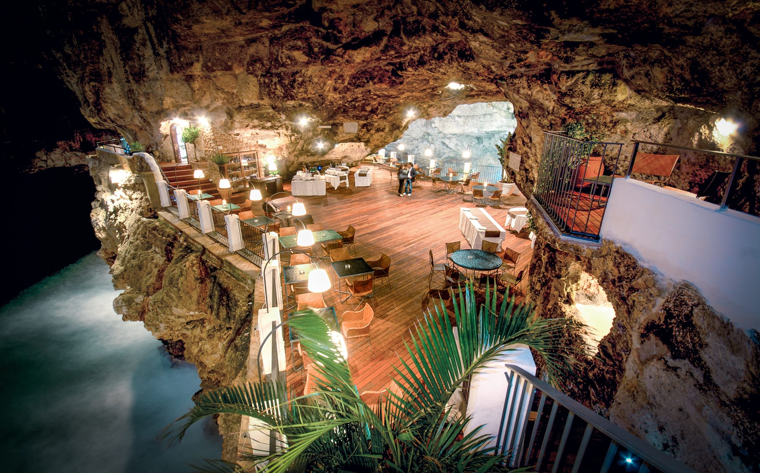 Grotta Palazzese, Merbau