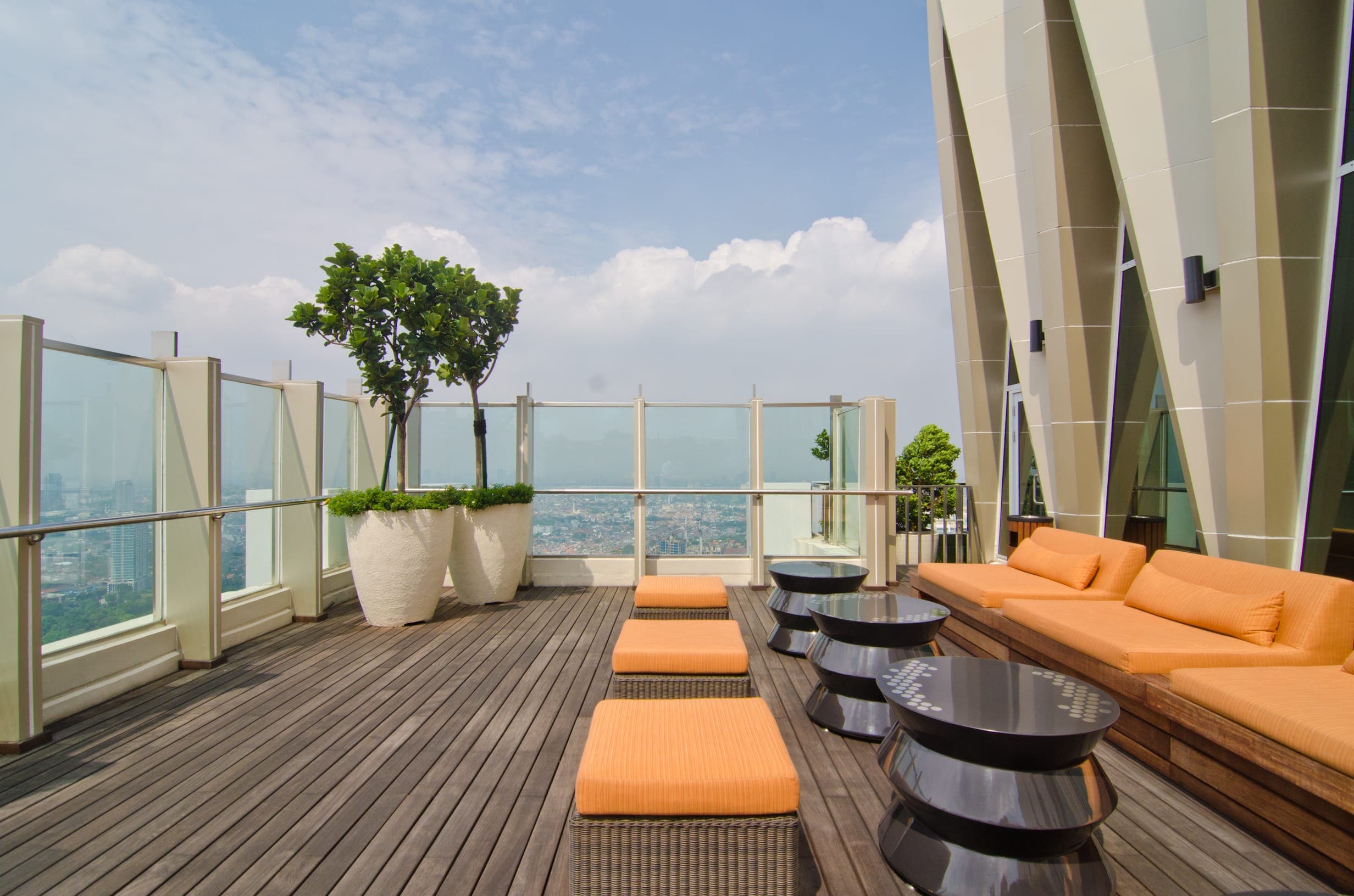 Rooftop Pakubuwono, Merbau